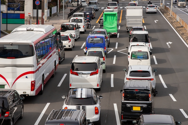 【2025年最新】自動車の自動運転が普及すれば道路の渋滞はなくなるのか?緩和・悪化の双方の根拠を徹底解説