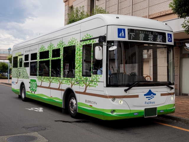 【2025年版】EVバスとは？日本国内の導入事例や主要メーカーまで徹底網羅