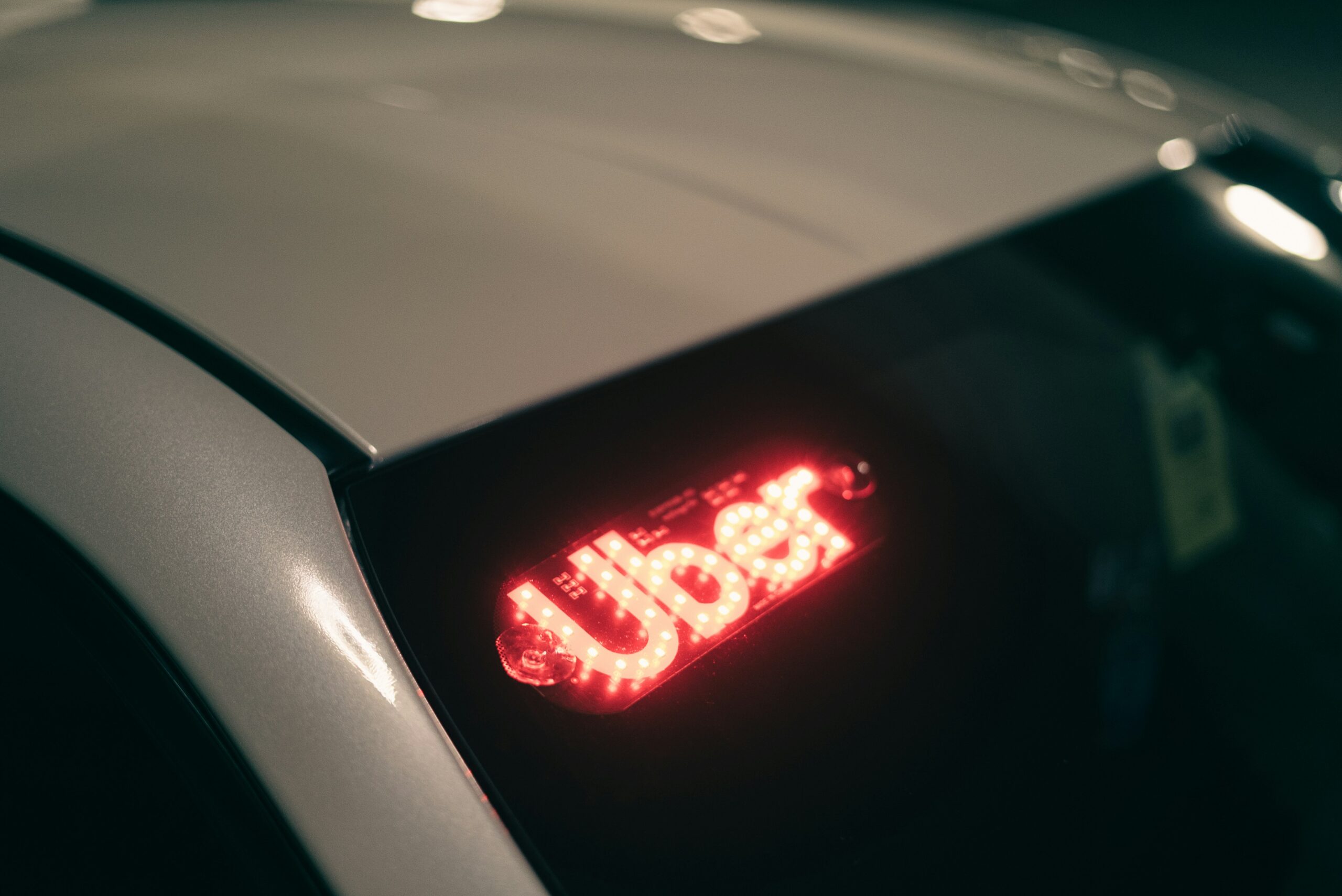 ウーバータクシー（Uber Taxi）の料金や使い方は？安全性についても解説